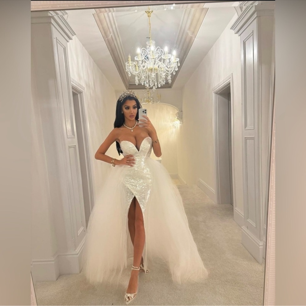 New Strapless Deep V Sequin Tulle Gown in White Size Medium
